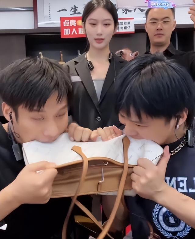 小楊哥最新搞笑視頻，搞笑小楊哥全集？