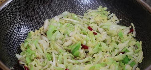 粉絲包菜怎么做好吃又簡(jiǎn)單竅門，粉絲包菜的做法_最正宗的做法竅門？