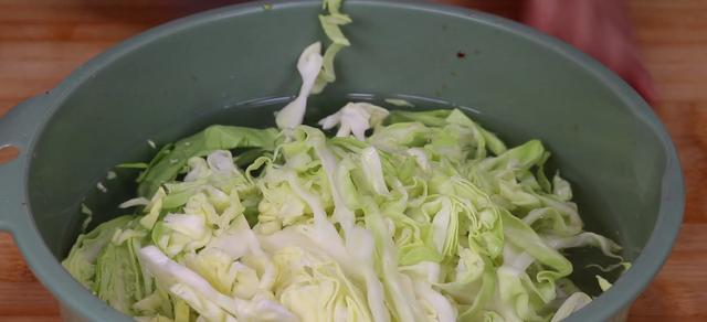 粉絲包菜怎么做好吃又簡(jiǎn)單竅門，粉絲包菜的做法_最正宗的做法竅門？