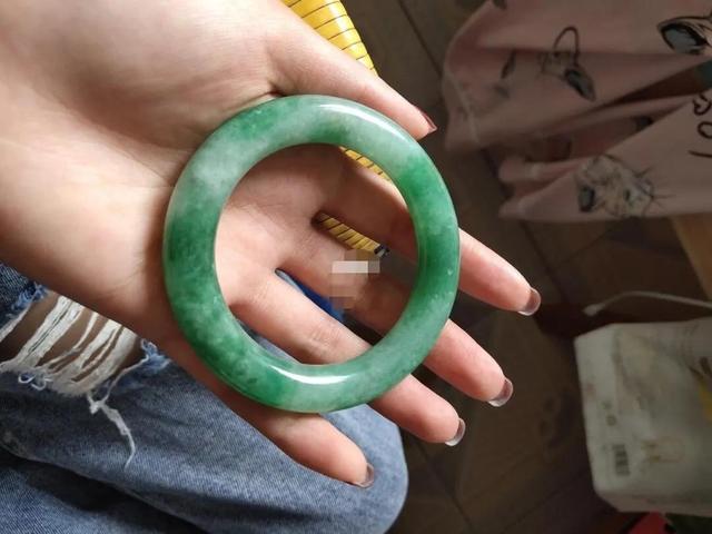 淘寶直播間翡翠為何這么便宜，淘寶直播間翡翠為何這么便宜呢？