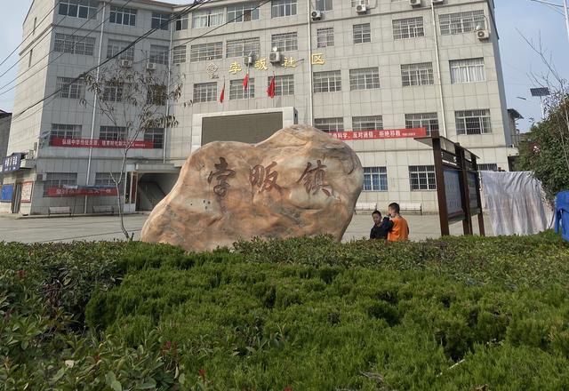 一家四口旅游發(fā)朋友圈，夫妻故地重游發(fā)朋友圈美句？