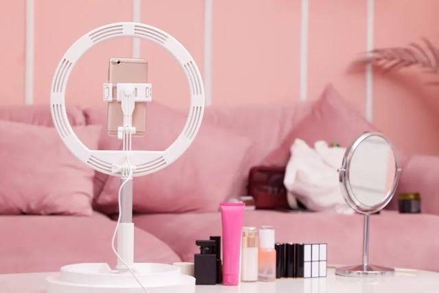 直播電商巨變李佳琦也賣(mài)不動(dòng)了？