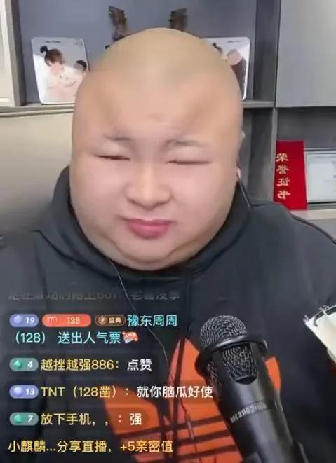 巖少快手網(wǎng)紅八卦微博，巖少快手網(wǎng)紅八卦微博熱搜？