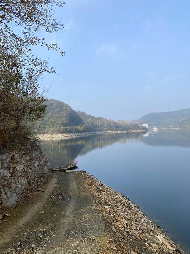 一家四口旅游發(fā)朋友圈，夫妻故地重游發(fā)朋友圈美句？